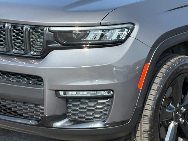 Used 2022 Jeep Grand Cherokee L Limited w/ Black Appearance Package AWD/4WD image 16