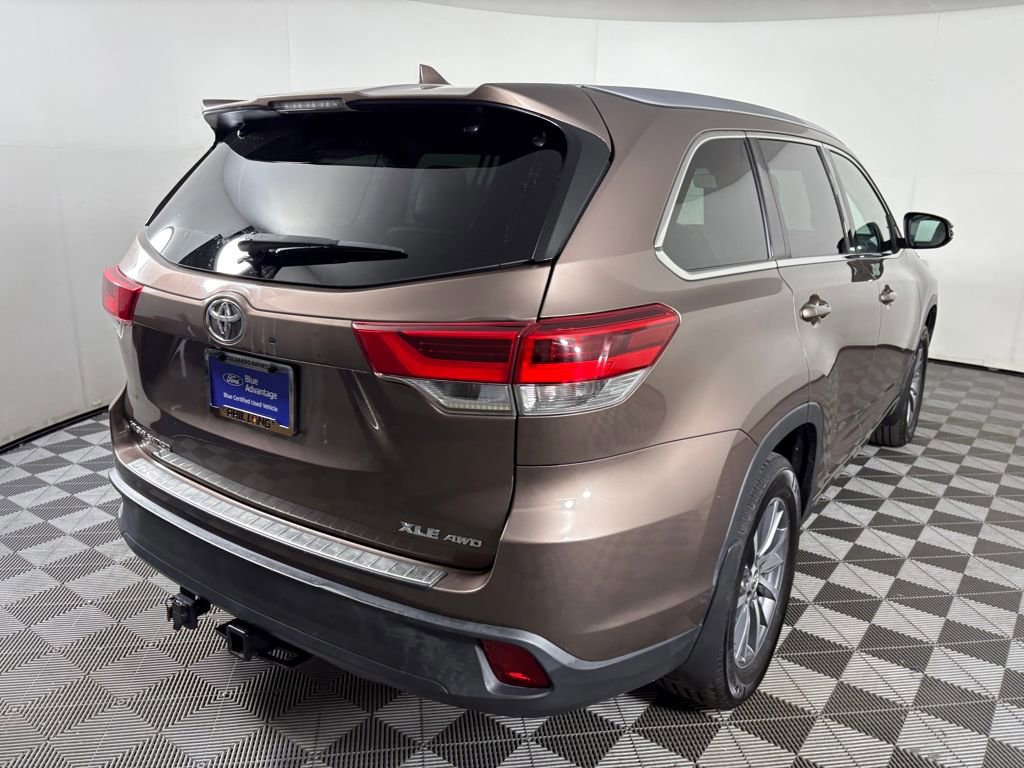 Used 2017 Toyota Highlander XLE image 5