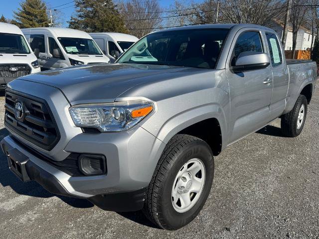 Used 2017 Toyota Tacoma SR image 3