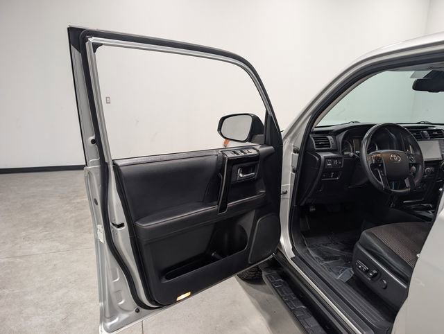 Used 2020 Toyota 4Runner TRD Off-Road image 12