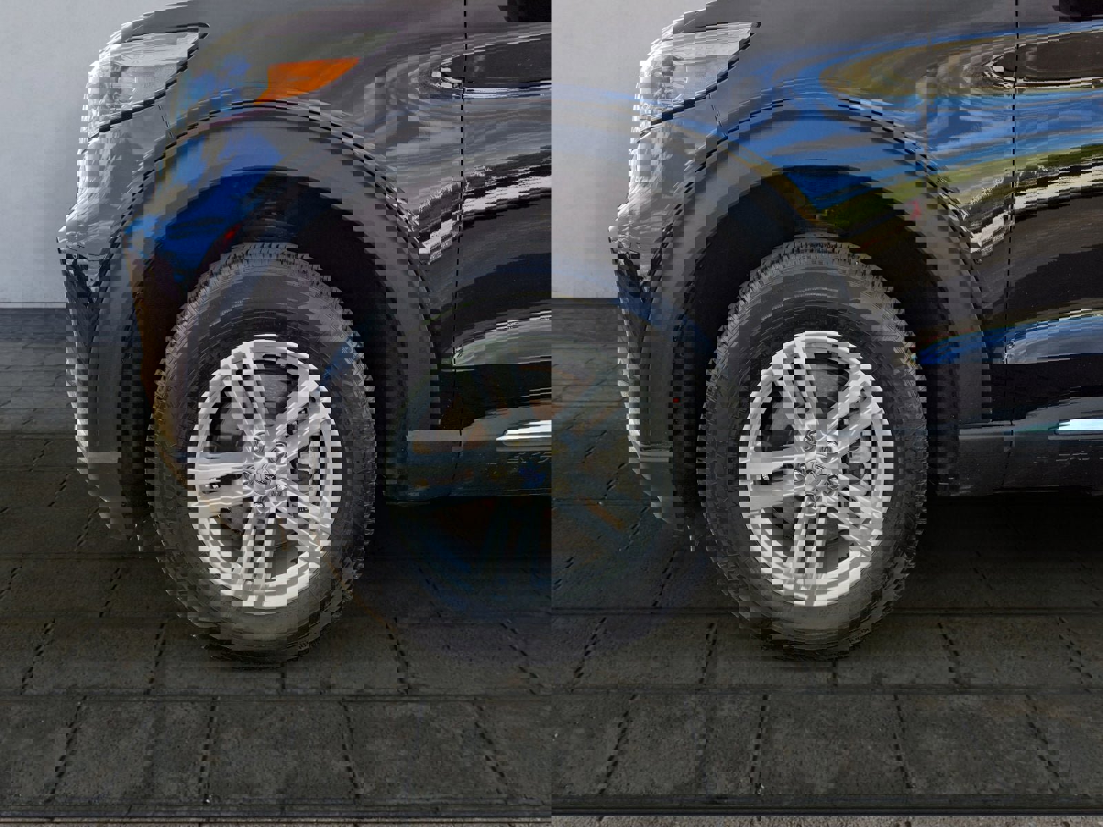 Certified 2022 Ford Explorer XLT w/ Equipment Group 202A image 26