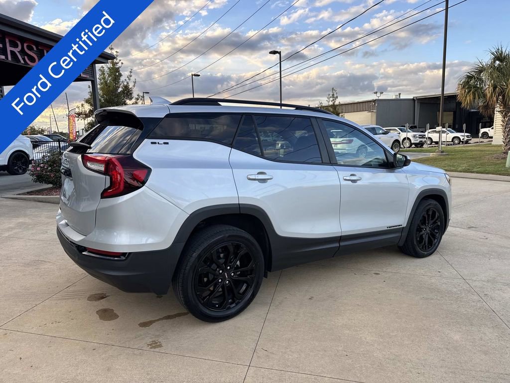 Used 2022 GMC Terrain SLE w/ Elevation Edition image 8