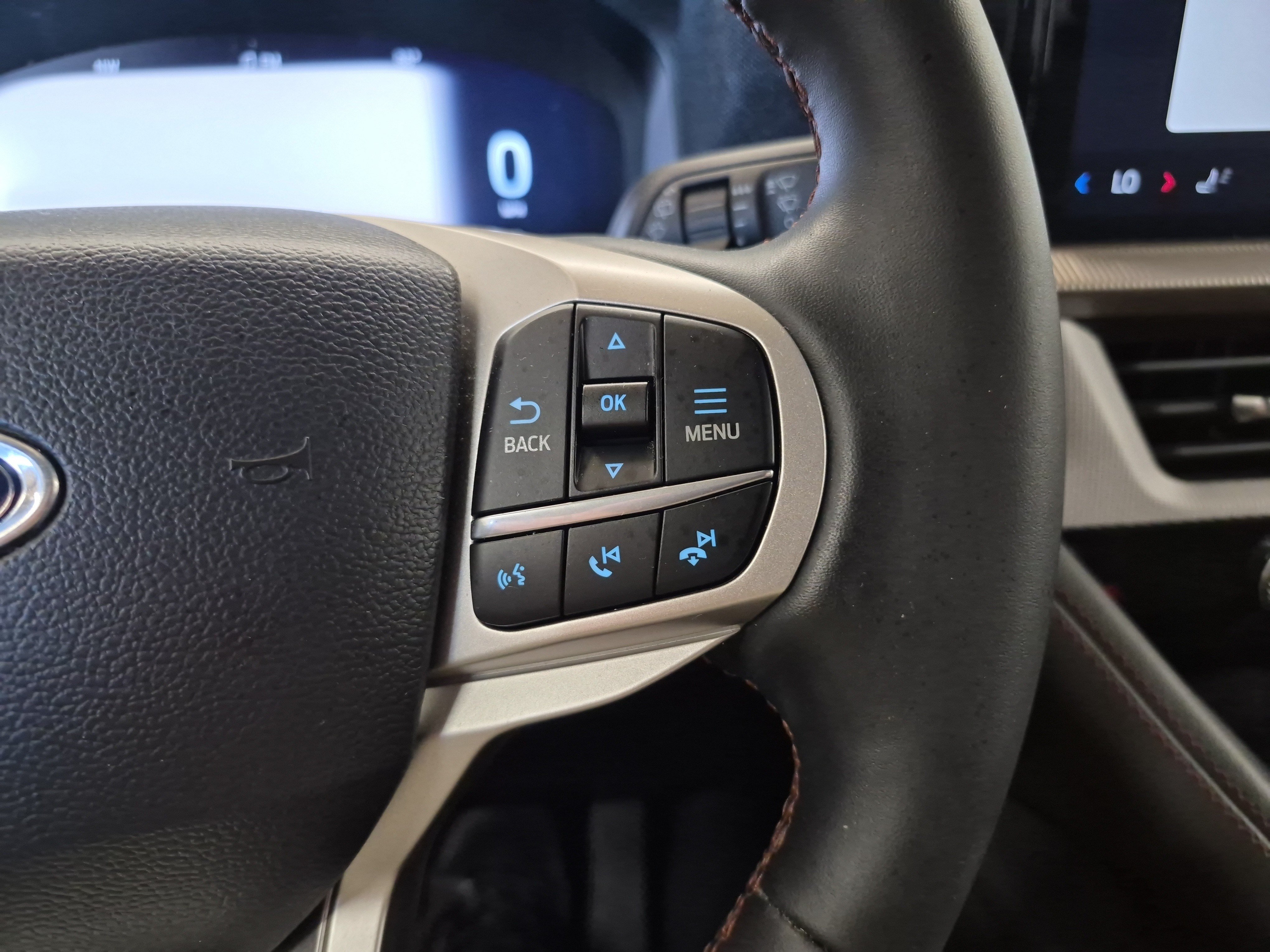 Certified 2025 Ford Explorer Active AWD/4WD image 26
