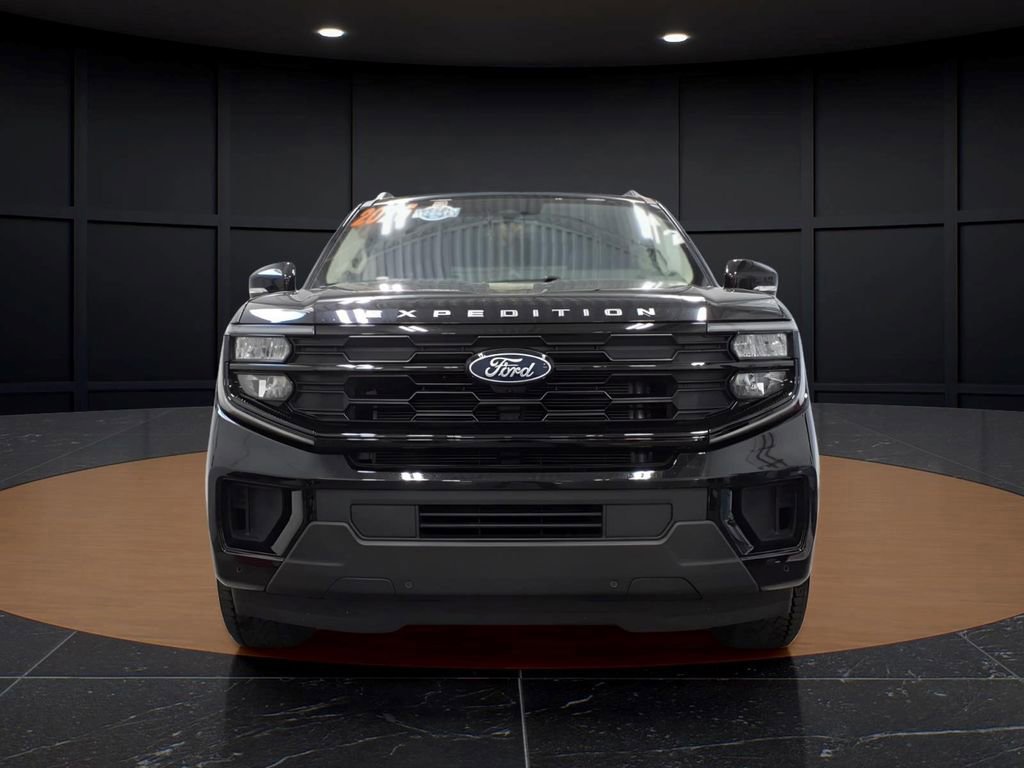 Certified 2025 Ford Expedition Active AWD/4WD image 6