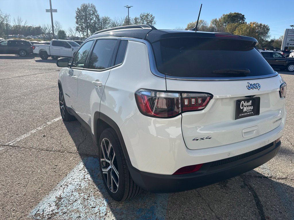 Used 2025 Jeep Compass Limited AWD/4WD image 5