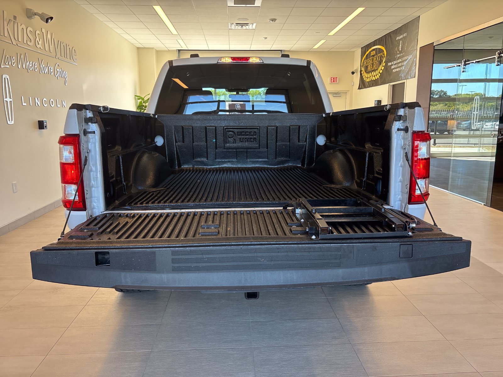 Certified 2022 Ford F150 XL w/ STX Appearance Package AWD/4WD image 10