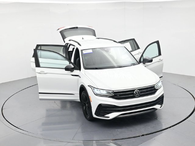 Used 2022 Volkswagen Tiguan SE R-Line FWD image 44