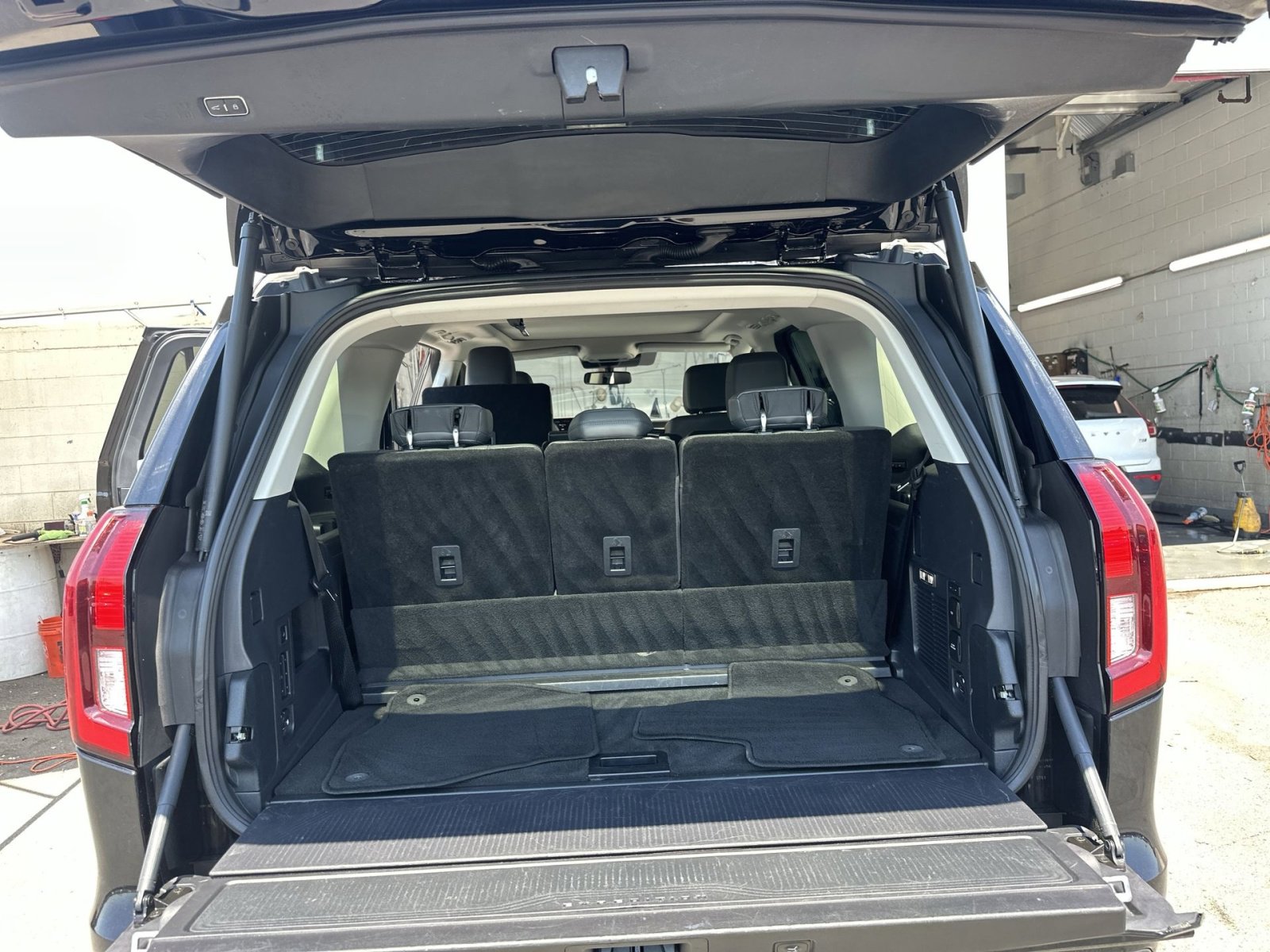 Certified 2025 Ford Expedition Active AWD/4WD image 34