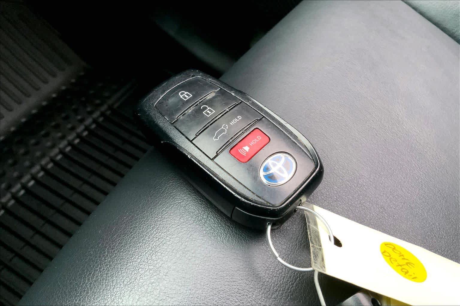 Used 2022 Toyota Venza XLE AWD/4WD image 14