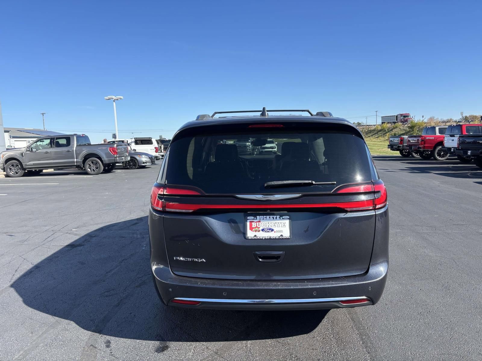 Used 2021 Chrysler Pacifica Touring-L image 8