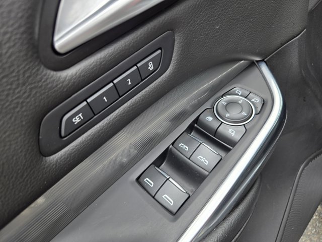 Used 2025 Cadillac XT4 Premium Luxury FWD image 18