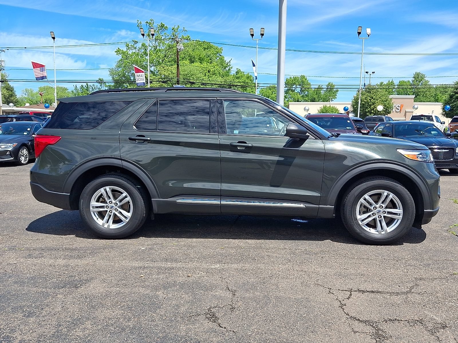 Certified 2022 Ford Explorer XLT w/ Equipment Group 202A AWD/4WD image 8