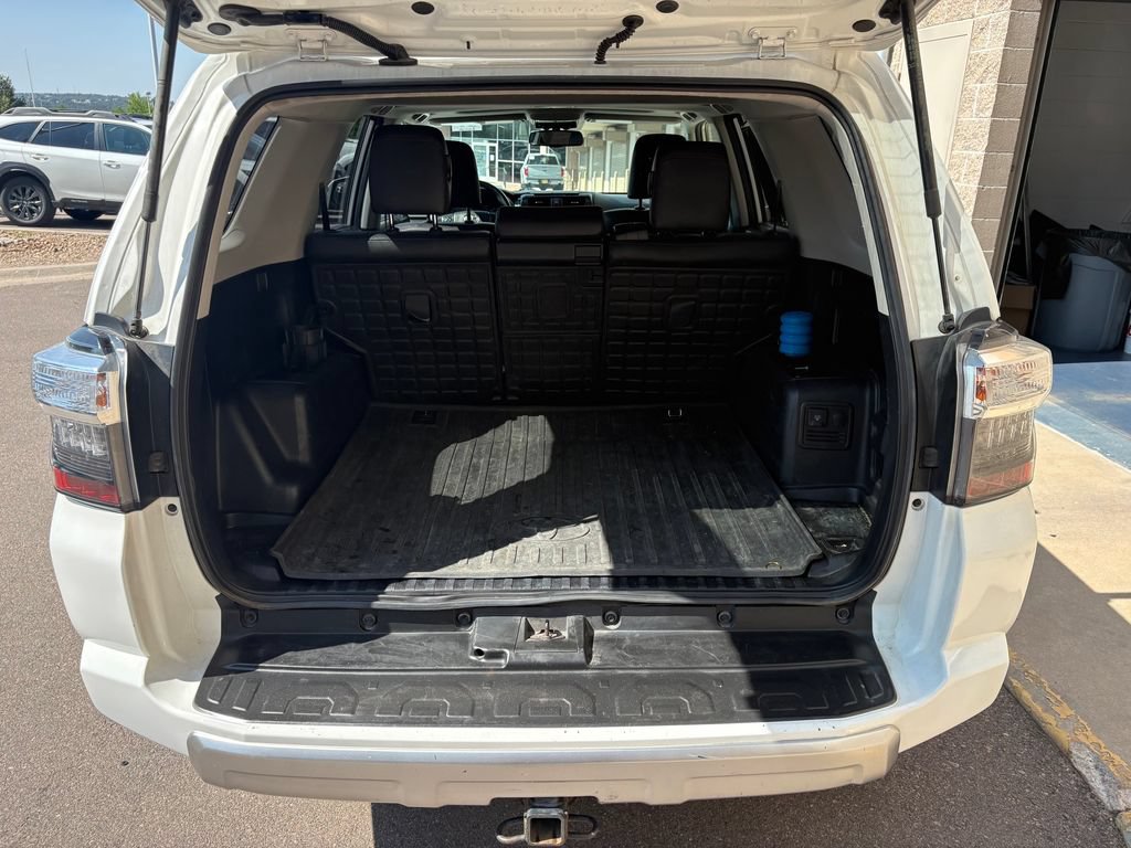 Used 2018 Toyota 4Runner SR5 AWD/4WD image 28