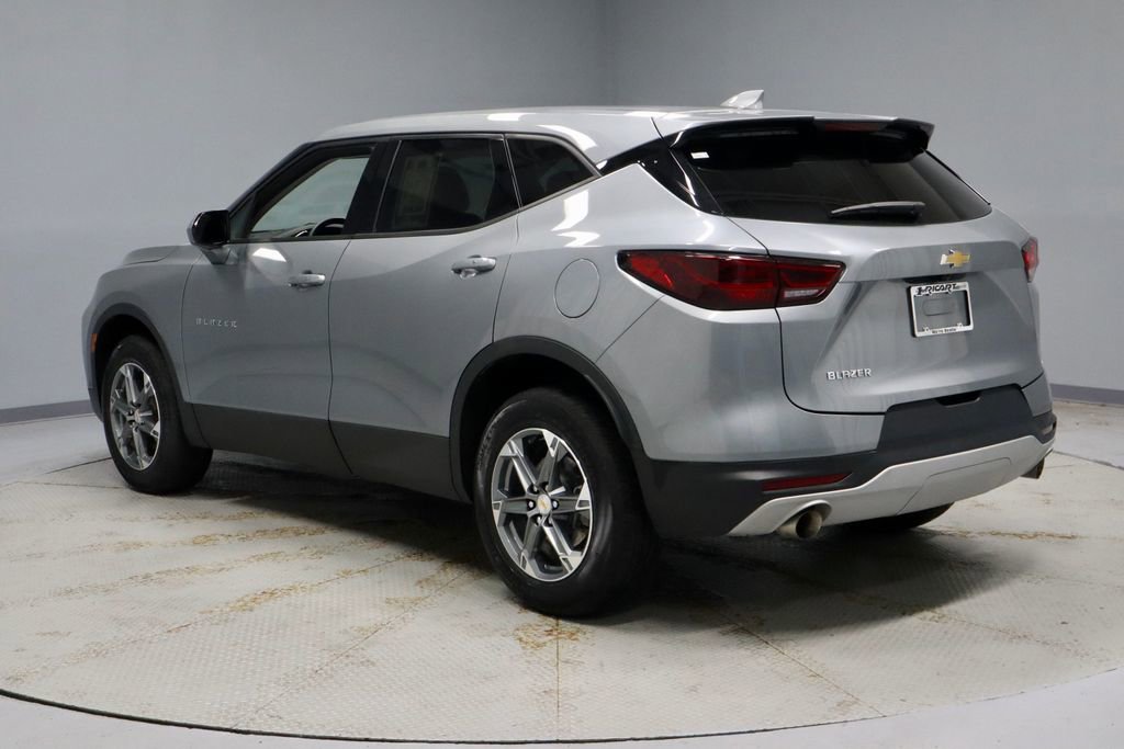 Used 2025 Chevrolet Blazer LT FWD image 9