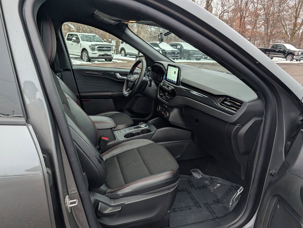 Certified 2025 Ford Escape ST-Line AWD/4WD image 8