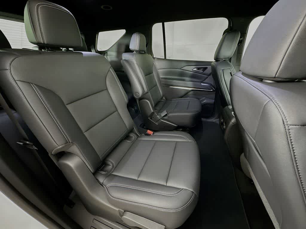 Used 2025 Chevrolet Traverse LT w/ Driver Confidence Package FWD image 33