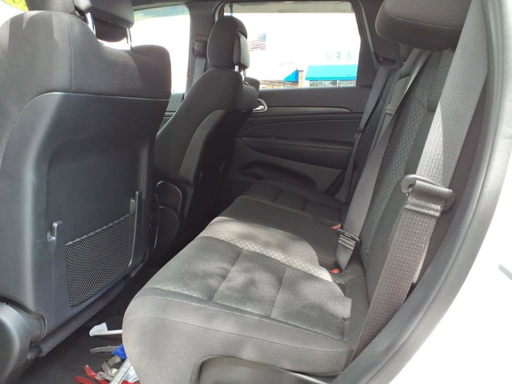 Used 2020 Jeep Grand Cherokee Laredo AWD/4WD image 9