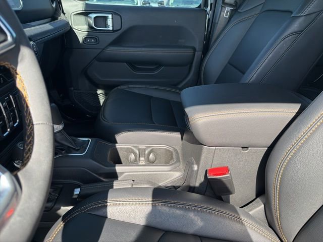 Used 2024 Jeep Wrangler Sahara image 9