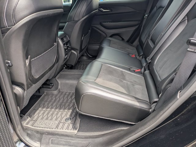Used 2024 Jeep Grand Cherokee Altitude AWD/4WD image 27