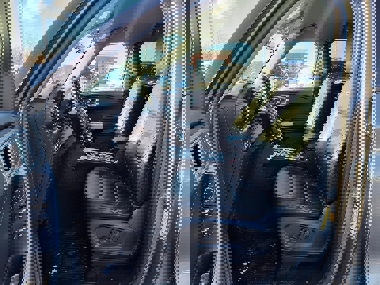 Certified 2022 Ford Explorer XLT w/ Equipment Group 202A image 14