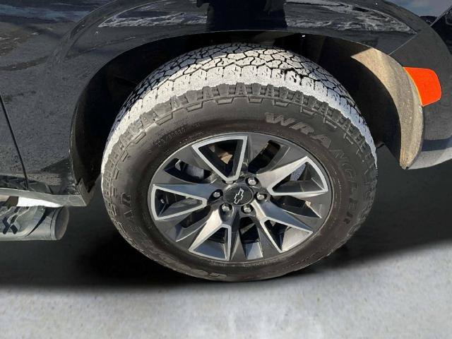 Used 2022 Chevrolet Suburban Z71 w/ Z71 Off-Road Package AWD/4WD image 32