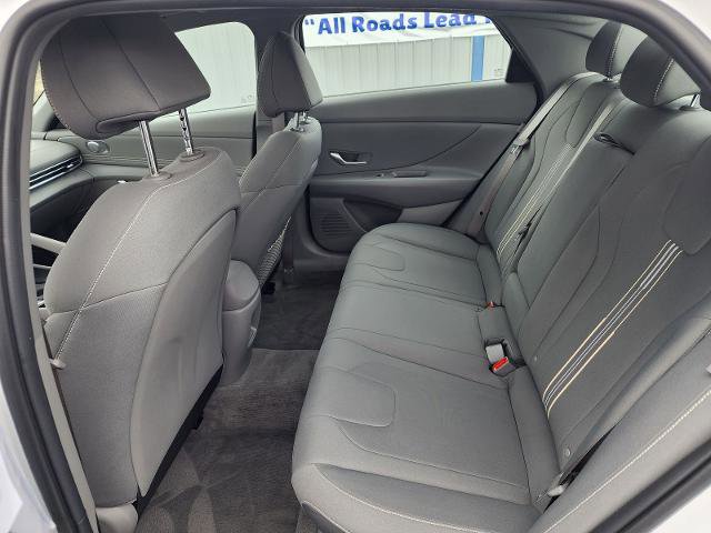 Used 2025 Hyundai Elantra SEL FWD image 22