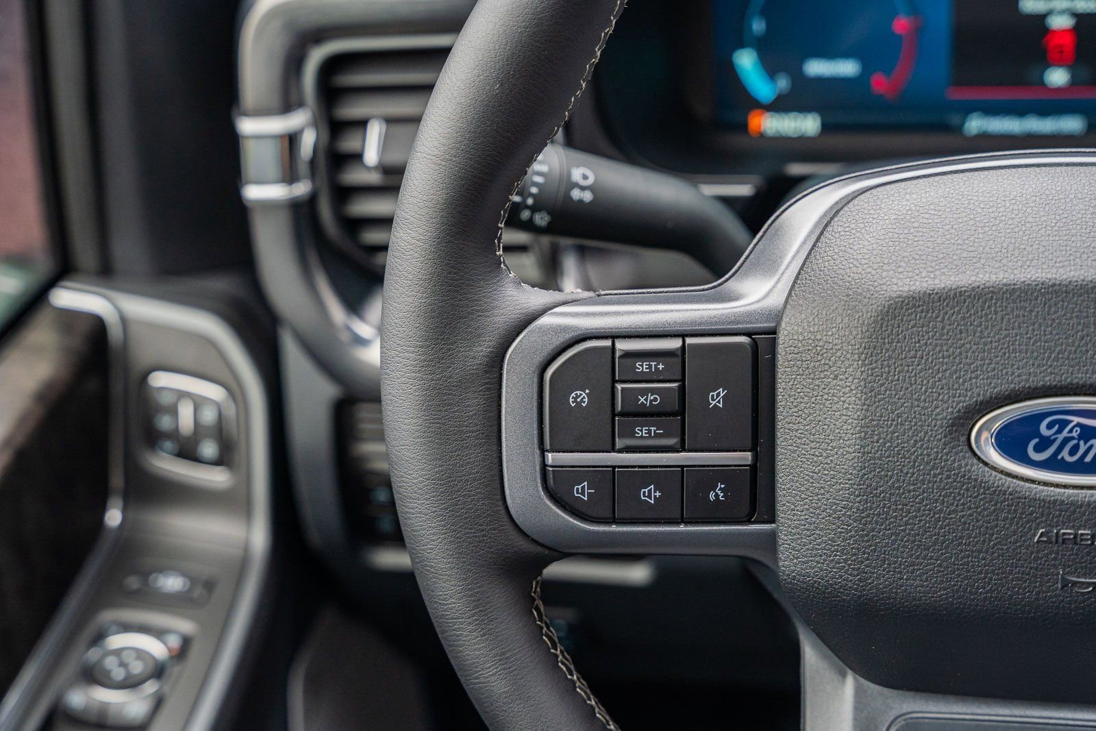 Certified 2025 Ford F250 Lariat w/ Black Appearance Package image 32