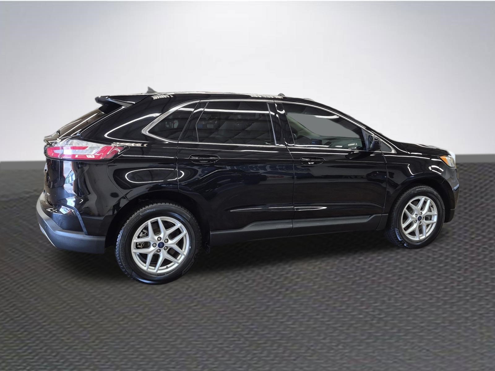 Certified 2022 Ford Edge SEL AWD/4WD image 4