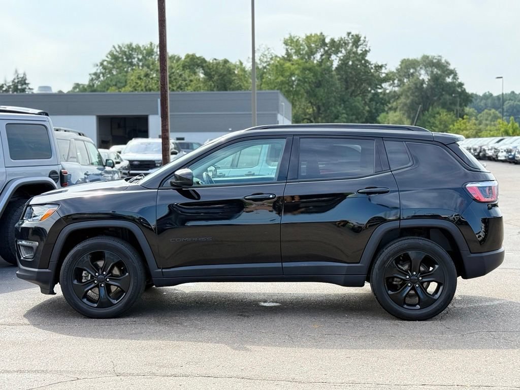 Used 2018 Jeep Compass Latitude AWD/4WD image 35