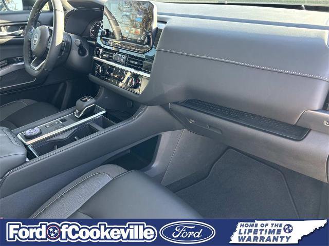 Used 2025 Nissan Pathfinder SL w/ Black Appearance Package image 23