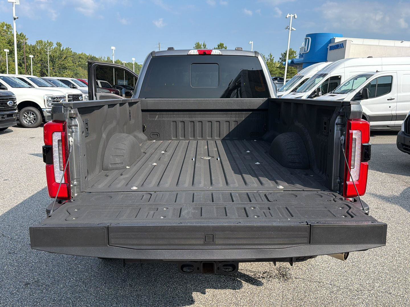 Certified 2025 Ford F250 Platinum w/ FX4 Off-Road Package AWD/4WD image 35