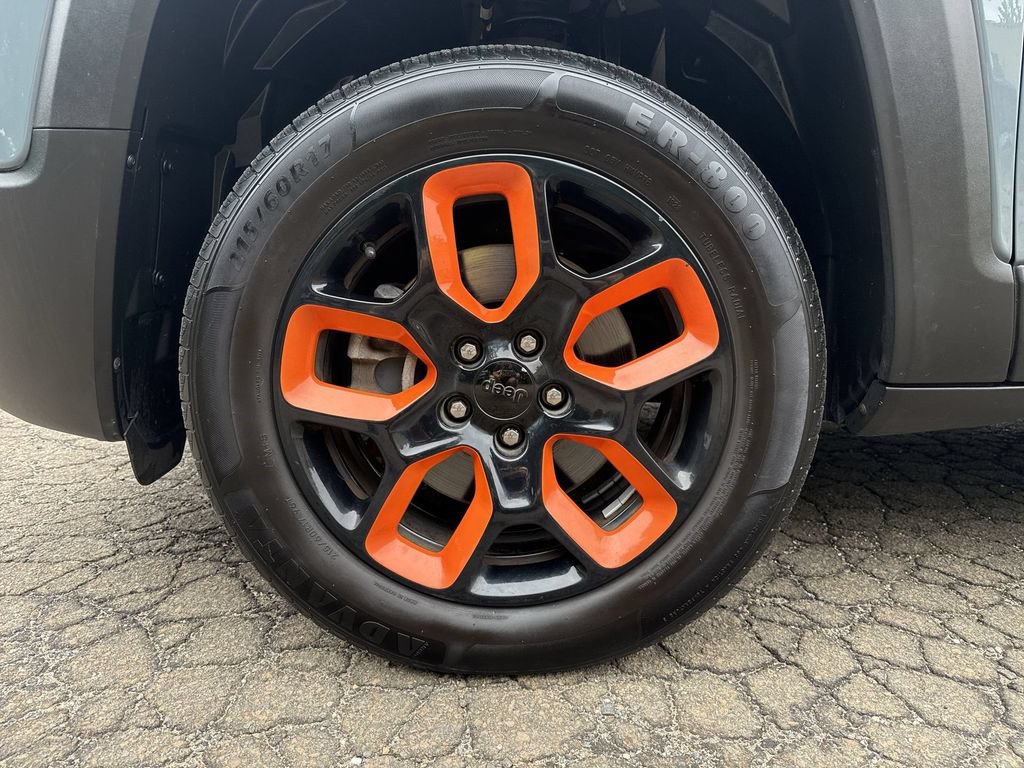 Used 2018 Jeep Renegade Latitude AWD/4WD image 10