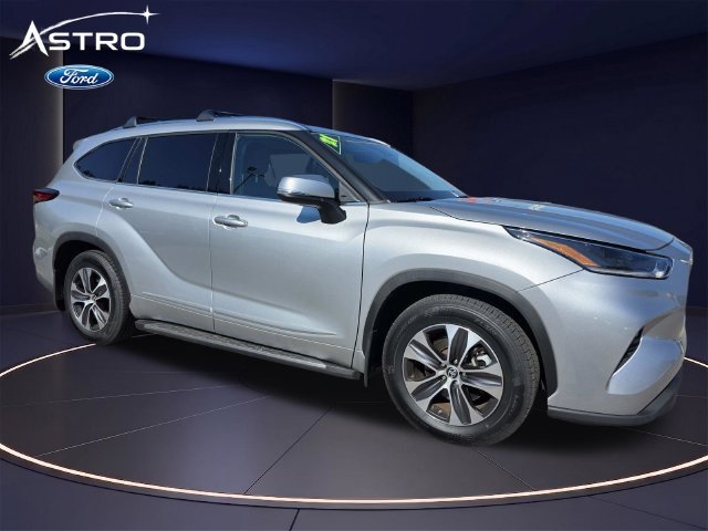 Used 2021 Toyota Highlander XLE