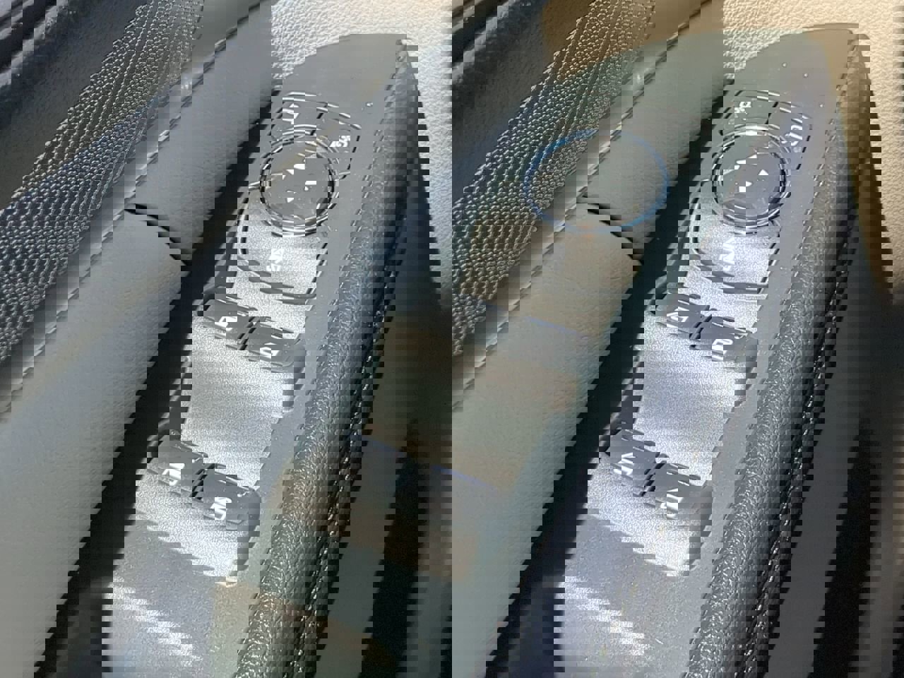 Certified 2018 Ford Explorer XLT w/ Equipment Group 202A image 21