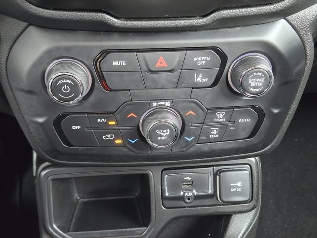 Used 2021 Jeep Renegade Latitude FWD image 18