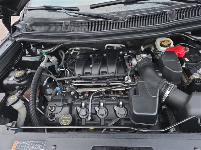 Certified 2018 Ford Explorer XLT w/ Equipment Group 202A image 17