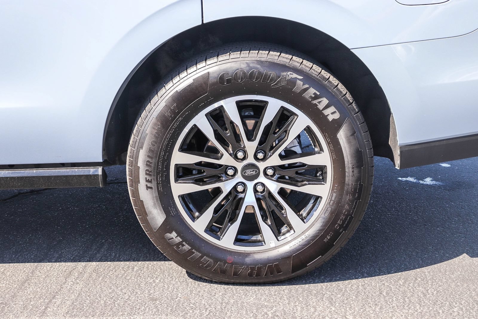 Certified 2025 Ford Expedition Platinum AWD/4WD image 8