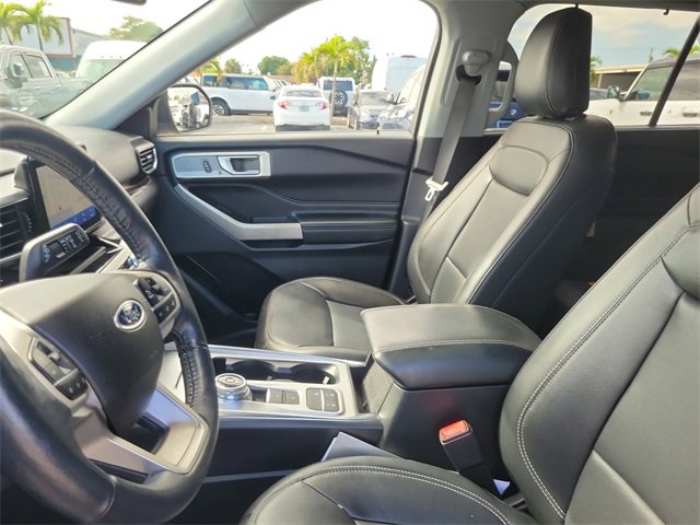 Certified 2022 Ford Explorer Limited w/ Equipment Group 301A image 17