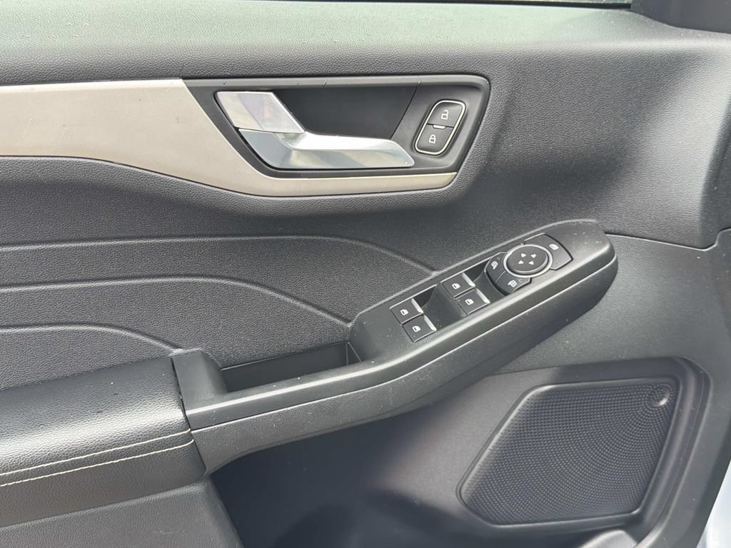 Certified 2022 Ford Escape SEL FWD image 12