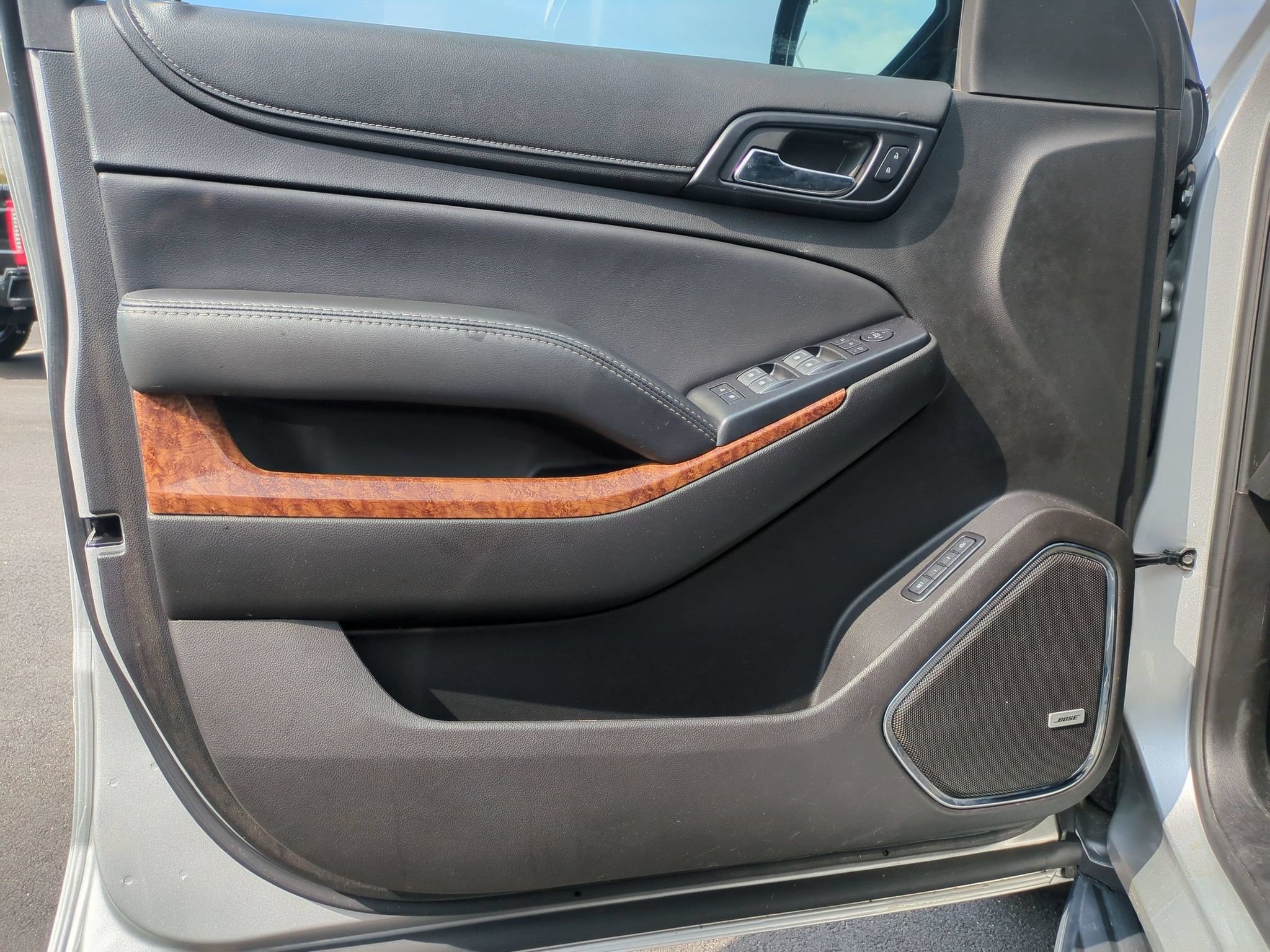 Used 2018 Chevrolet Tahoe Premier RWD image 12