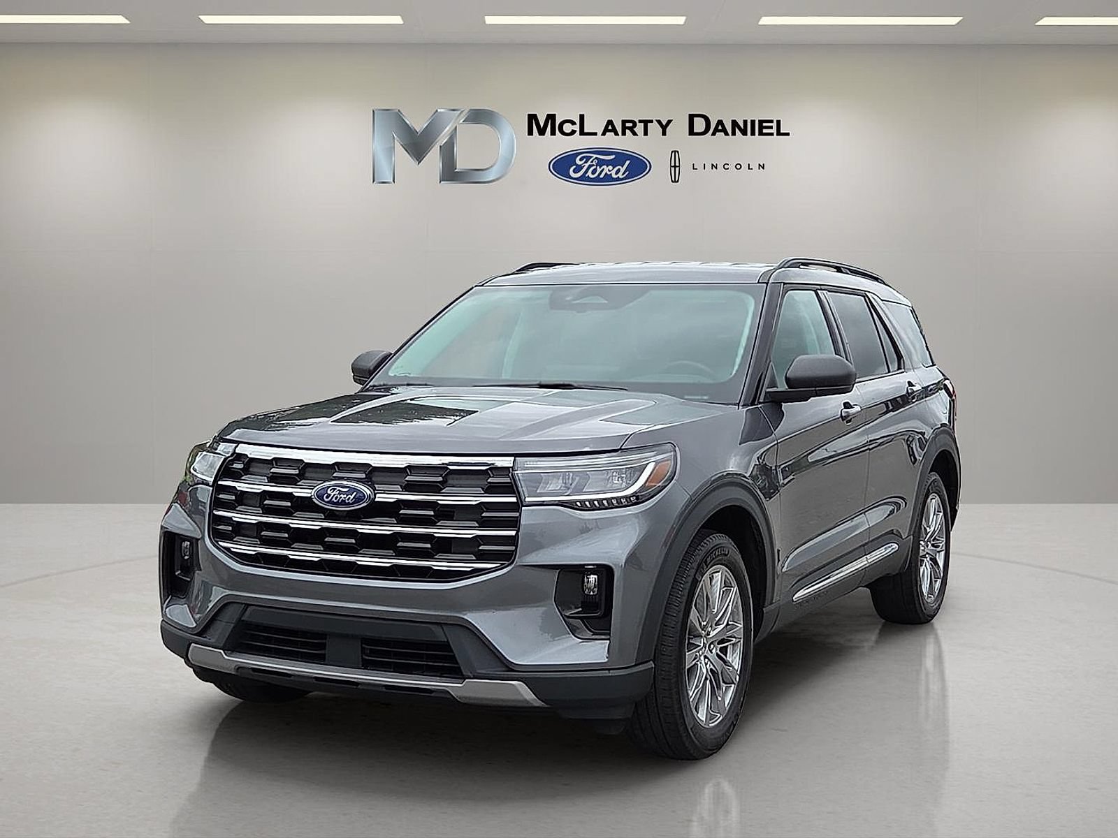 Certified 2025 Ford Explorer Active w/ Active Comfort Package AWD/4WD image 2