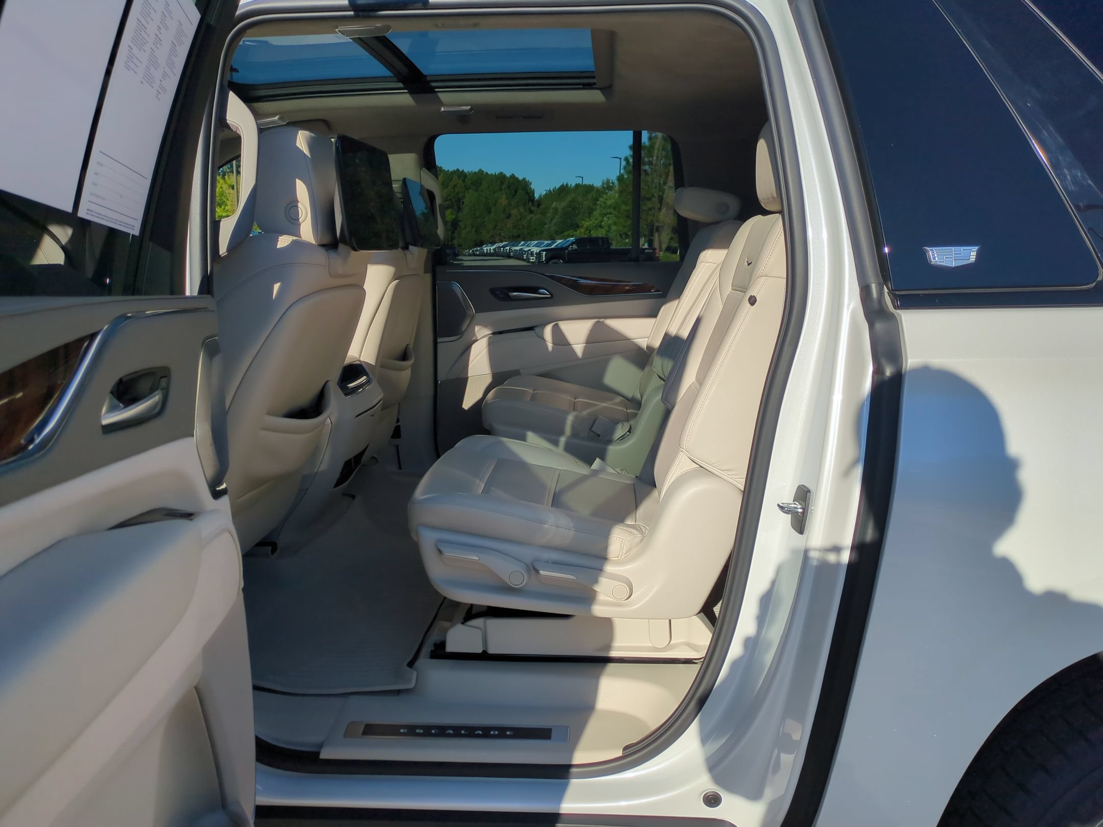 Used 2024 Cadillac Escalade ESV Sport Platinum AWD/4WD image 30