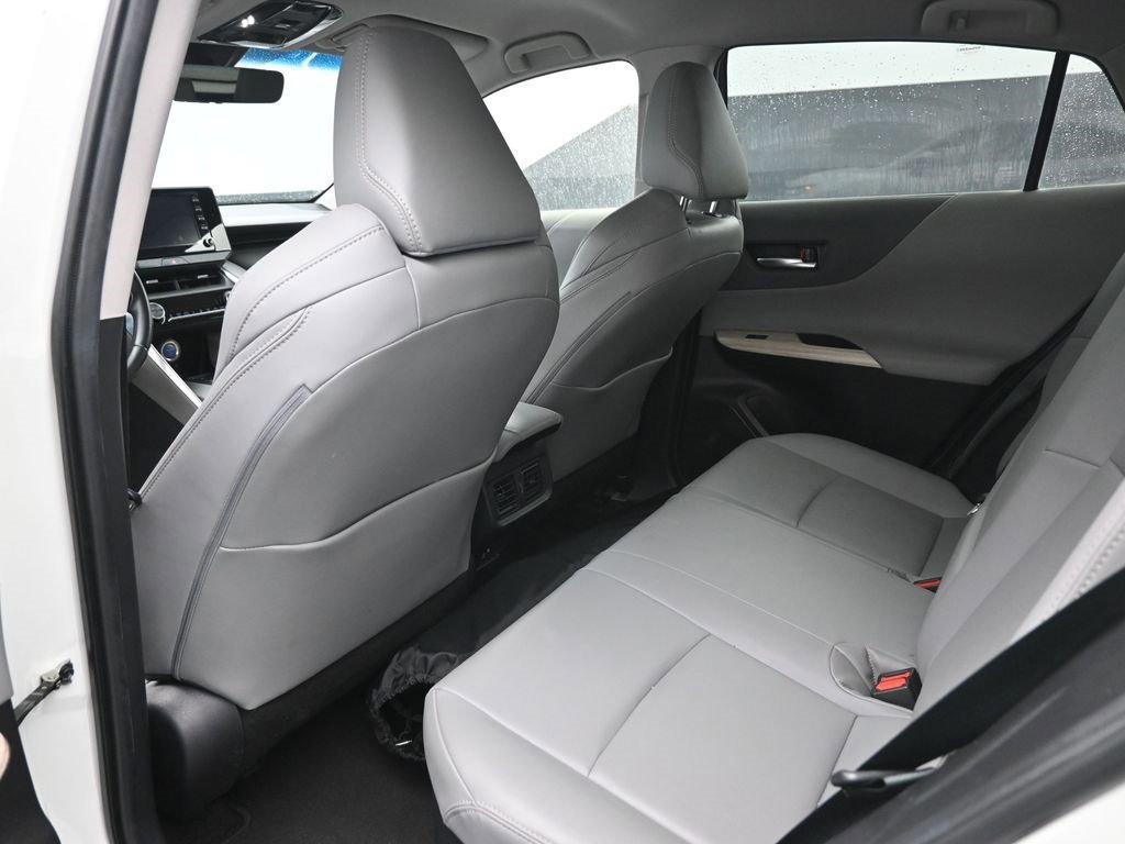 Used 2022 Toyota Venza XLE image 27