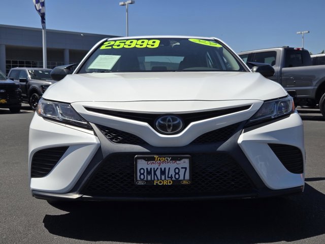 Used 2020 Toyota Camry SE FWD image 2