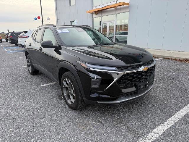 Used 2025 Chevrolet Trax LT w/ LT Convenience Package image 7