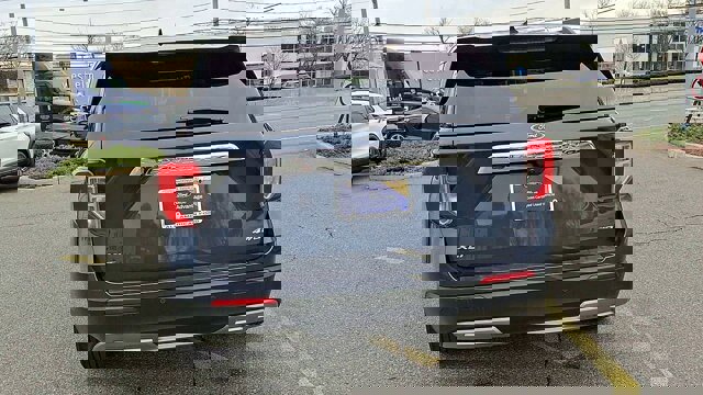 Certified 2022 Ford Explorer XLT w/ Equipment Group 202A image 6