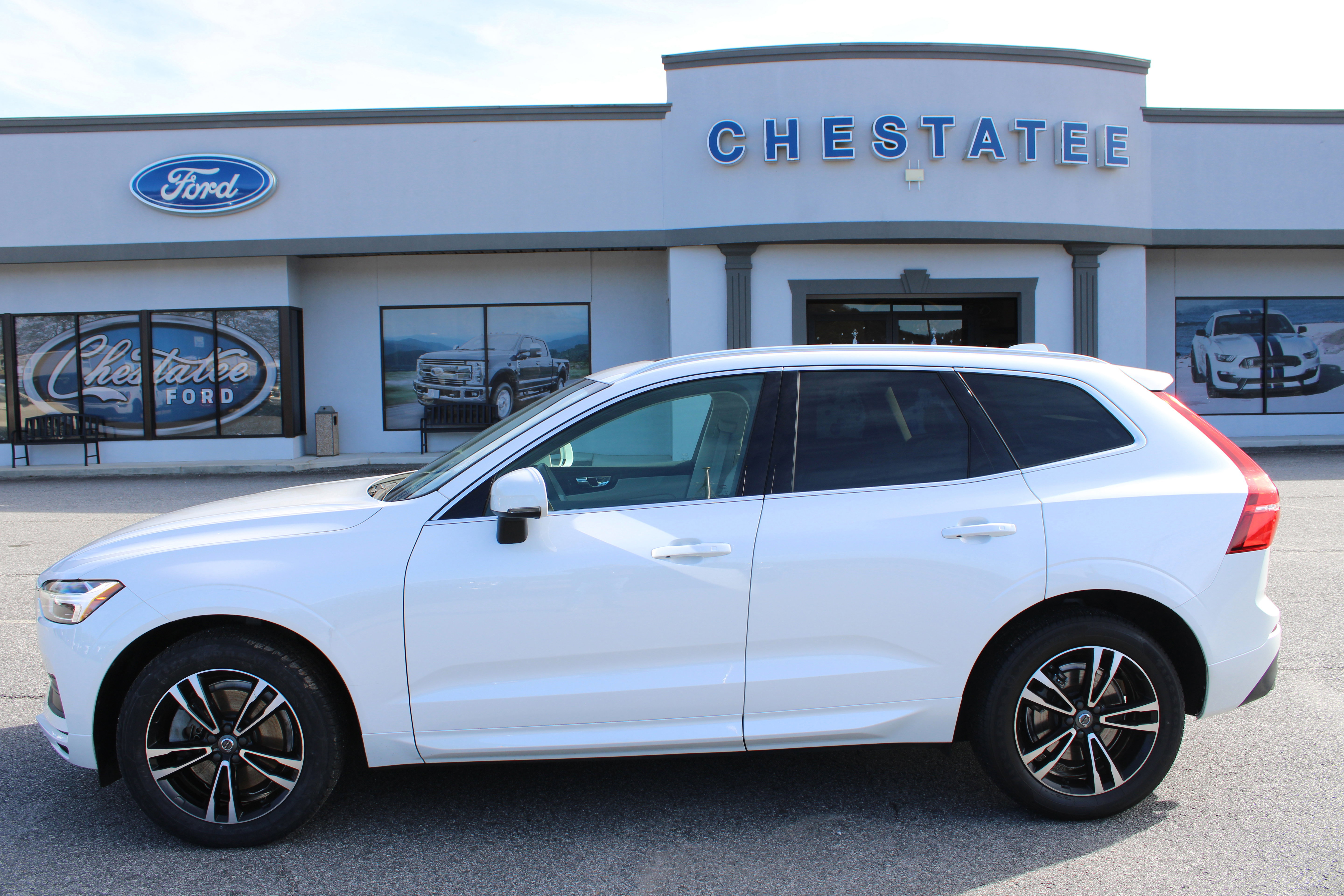 Used 2018 Volvo XC60 T6 Momentum w/ Protection Package Premier image 2