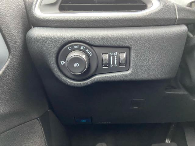 Used 2026 Chrysler Pacifica Limited FWD image 31