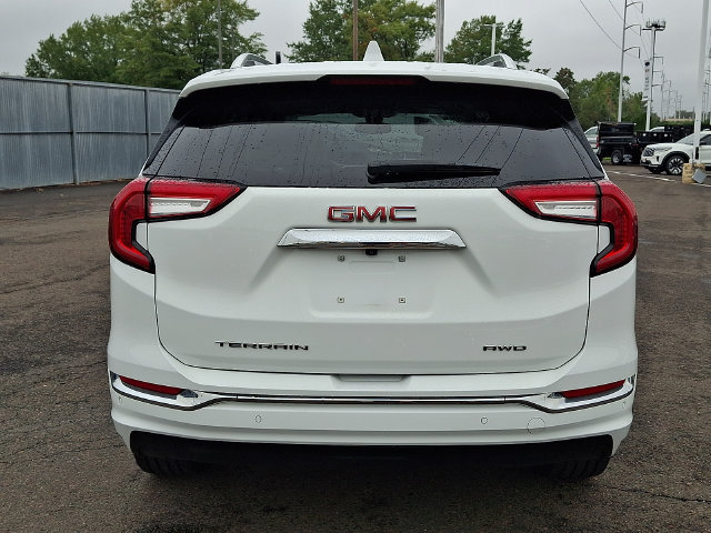 Used 2022 GMC Terrain Denali w/ Denali Premium Package AWD/4WD image 5