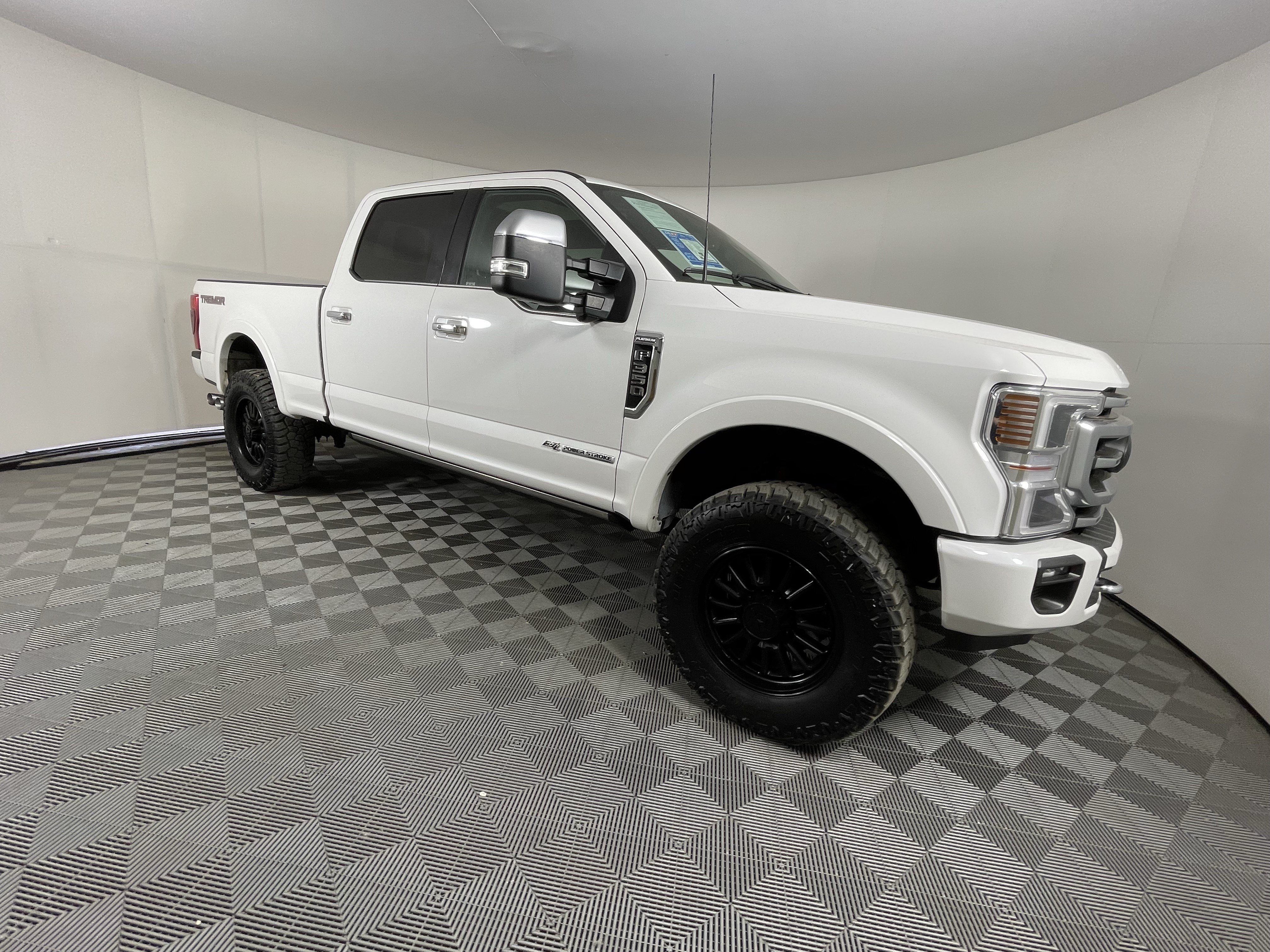 Certified 2022 Ford F350 Platinum w/ Tremor Off-Road Package AWD/4WD image 7